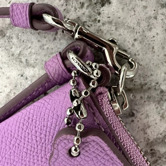 COACH Wristlet Crossgrain Leather Limited Edition w hangtag Violet Orchid - Picture 8 of 8